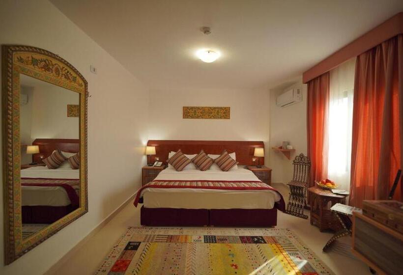 اتاق لوکس با تخت بزرگ, Petra Plaza