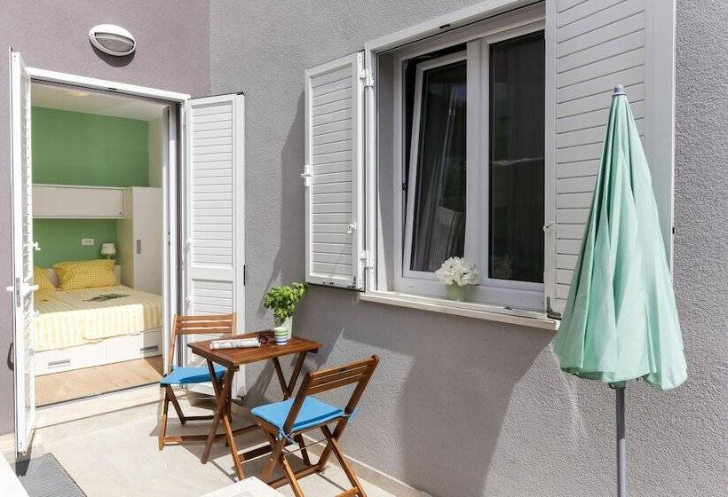 דירת חדר עם טרסה, Apartments Villa Karmen