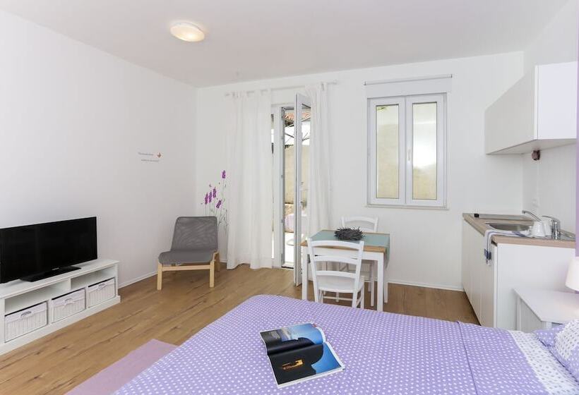 סטודיו סטנדרט עם מרפסת, Apartments Villa Karmen