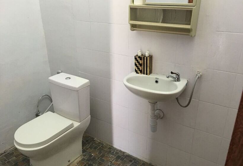 Семейный Номер, Bajo Sunset Hostel