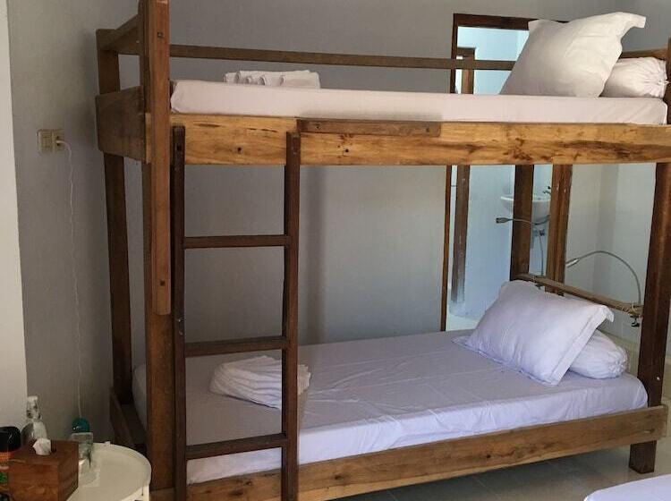 Семейный Номер, Bajo Sunset Hostel