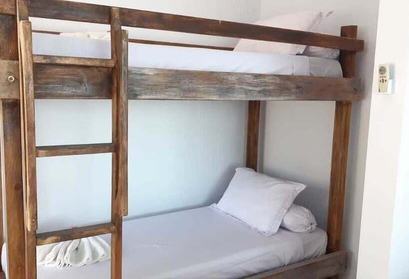 Четырехместный Номер Стандарт, Bajo Sunset Hostel
