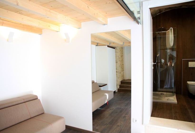 סוויטה עם מרפסת, Azur Palace Luxury Rooms