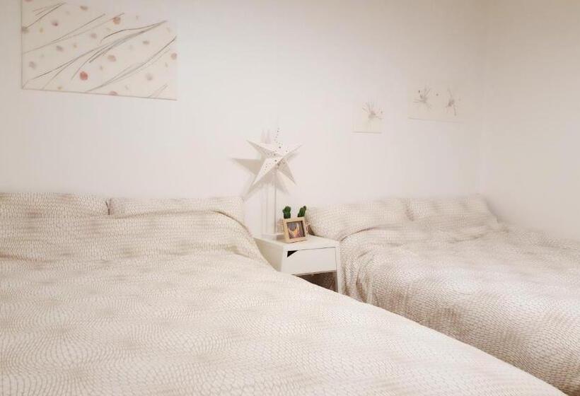Апартаменты 2 Спальни, Hongdae Mainstreet Two Room House