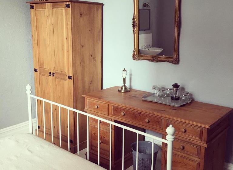 غرفة قياسية, Kings Arms