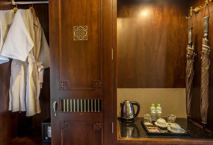 اتاق لوکس با چشم‌انداز استخر, Hoi An Field Boutique Resort & Spa