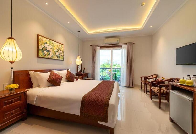 اتاق لوکس با چشم‌انداز, Iris De Villa Hoi An
