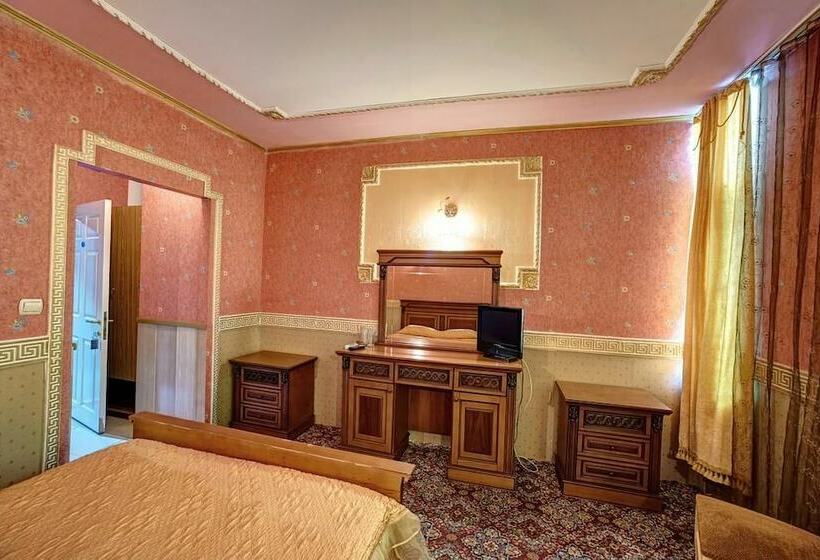 اتاق استاندارد, Izvora