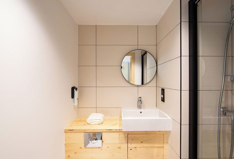 Номер Стандарт, Easyhotel Marseille Euromed