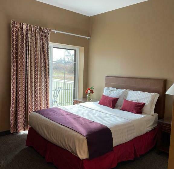 디럭스 스튜디오, Brinton Suites