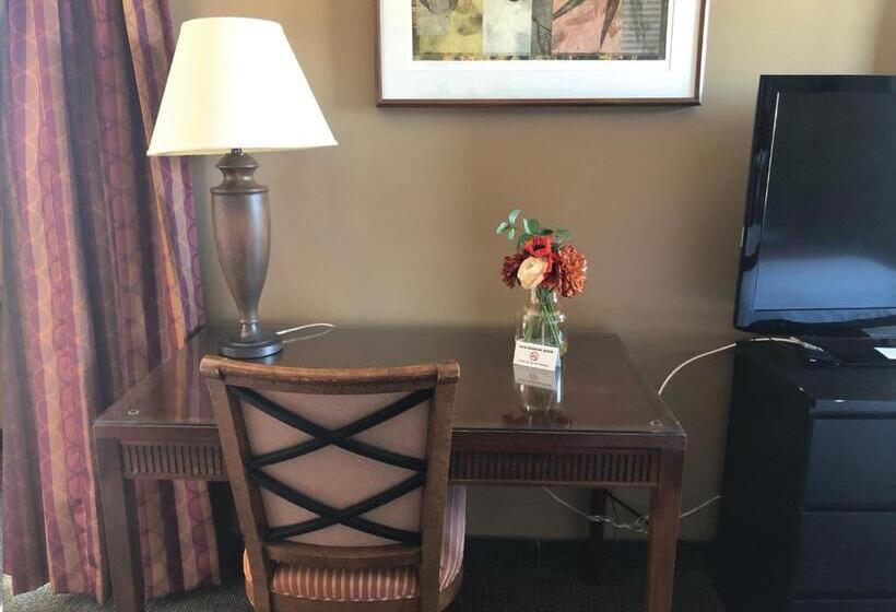 스탠다드 룸 킹사이즈 침대, Brinton Suites