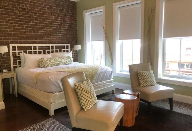 Люкс, Suites At 249