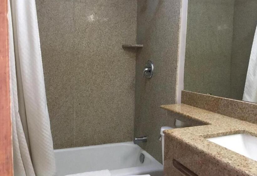 Номер Стандарт 2 Двуспальные Кровати, Budget Inn Plainview