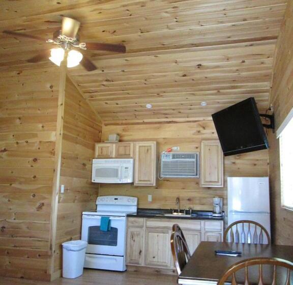 Suite with lake view, Olympian Resort Motel
