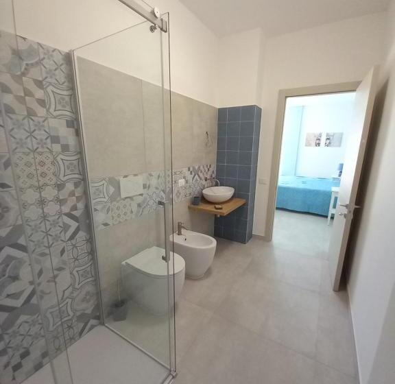 اتاق خانوادگی با چشم‌انداز دریا, A Valata Apartments