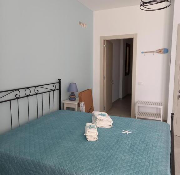 اتاق خانوادگی با چشم‌انداز دریا, A Valata Apartments