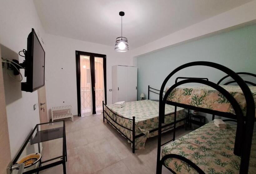 اتاق استاندارد چهار تخته, A Valata Apartments