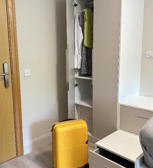 اتاق استاندارد یک نفره, Holiday At Hubble Rooms   Shared Apartment