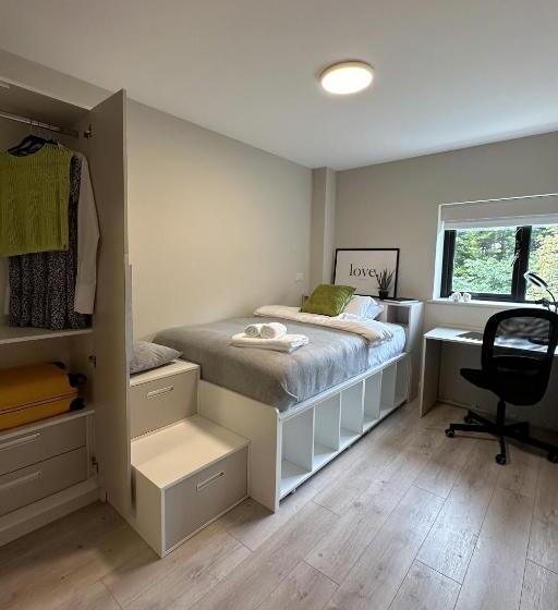 اتاق استاندارد یک نفره, Holiday At Hubble Rooms   Shared Apartment
