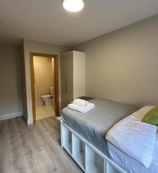 اتاق استاندارد یک نفره, Holiday At Hubble Rooms   Shared Apartment