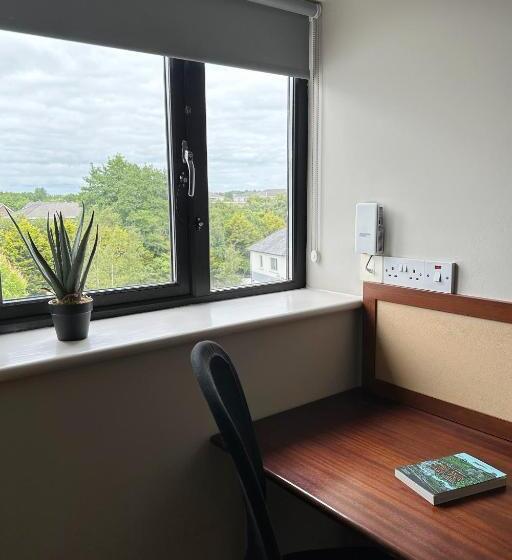 اتاق اکونومی یک تخته, Holiday At Hubble Rooms   Shared Apartment