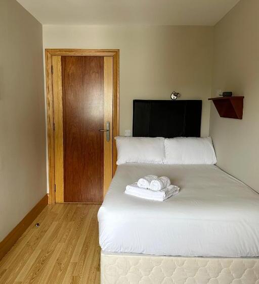 اتاق اکونومی یک تخته, Holiday At Hubble Rooms   Shared Apartment