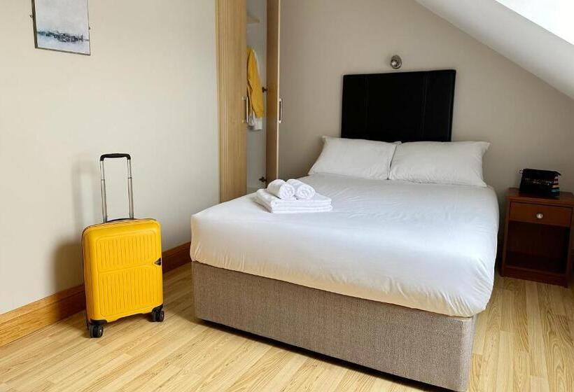 اتاق اکونومی, Holiday At Hubble Rooms   Shared Apartment