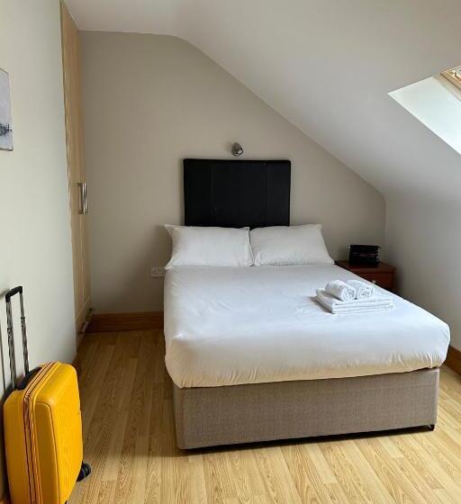 اتاق اکونومی, Holiday At Hubble Rooms   Shared Apartment