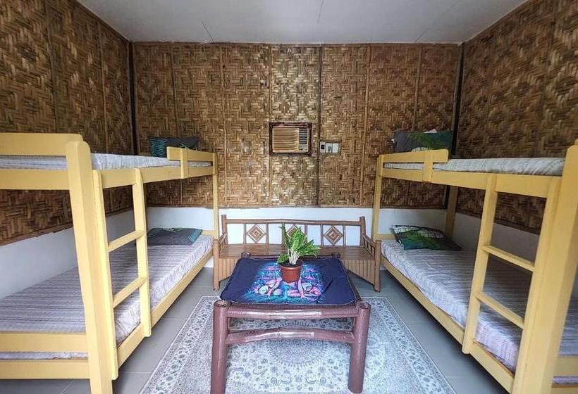 Кровать в Общей Комнате, Nipaville Camphouse