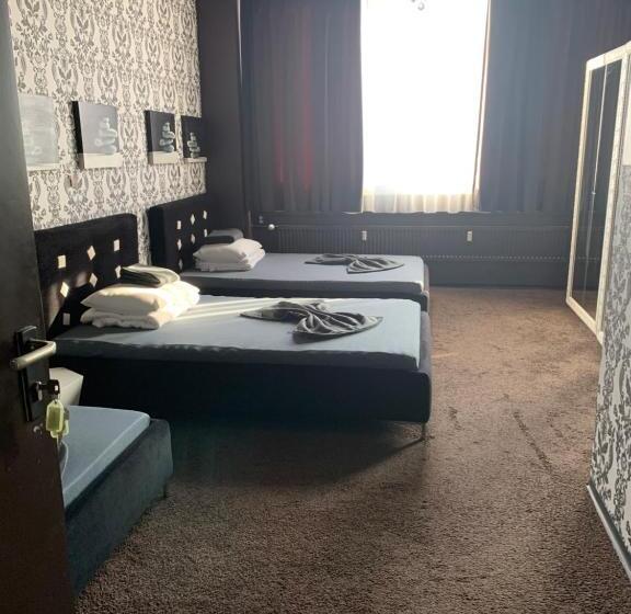 اتاق استاندارد سه نفره, Hostel Terre