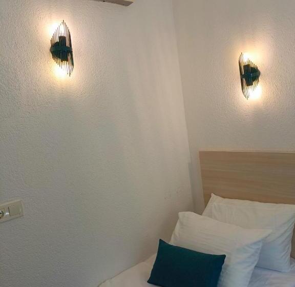 Трехместный Номер Стандарт с Видом, Mia Hill Suites