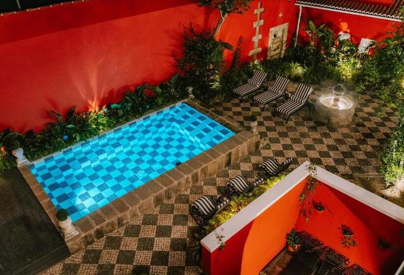 سوییت خانوادگی, Boutique Hotel Teatro