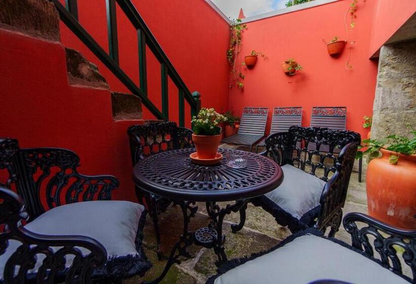 سوییت خانوادگی, Boutique Hotel Teatro