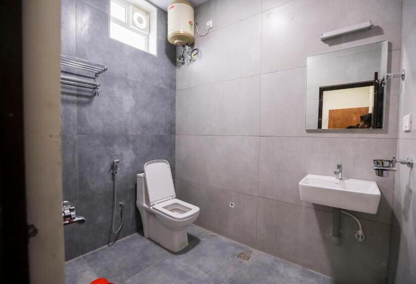 اتاق لوکس سه تخته, Naga Luxury Suites  Triple Bed Room   Driver Free Stay