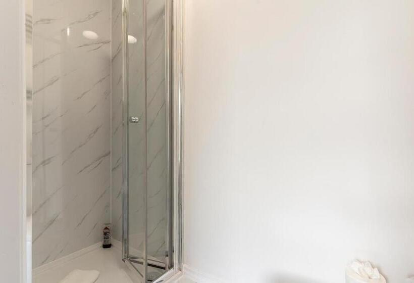 اتاق استاندارد یک نفره, Suite #3   Central Location   Private Ensuite, Smart Tv, Fast Wifi And Free Parking   By Yoko Proper