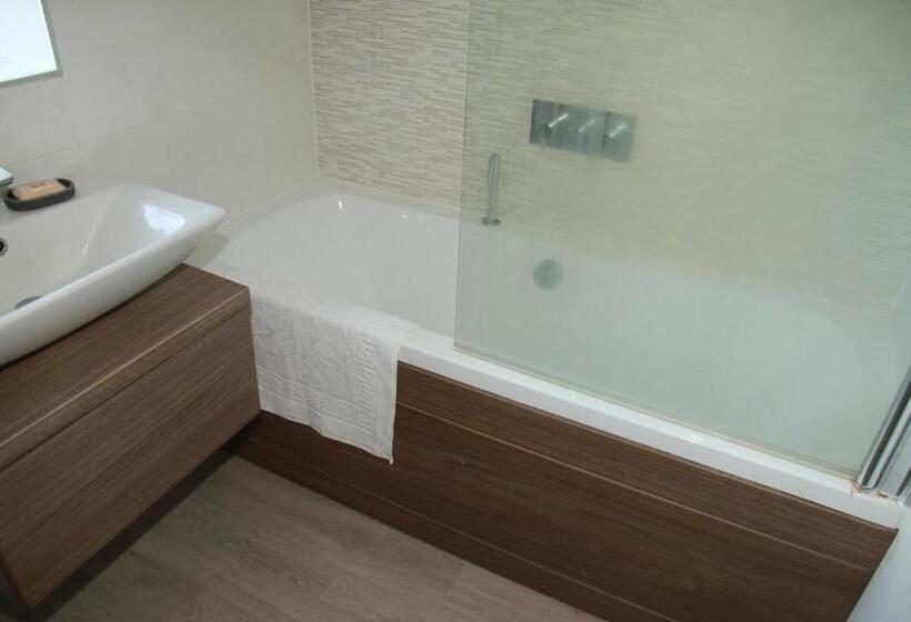 Стандартный Номер Кровать Кинг, Spacious King Size Room Detached House Free Wifi Free Parking