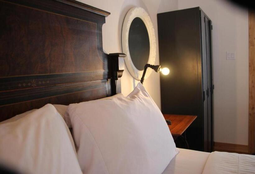 Трехместный Номер Стандарт Вид на Сад, Auberge Comme Au Premier Jour