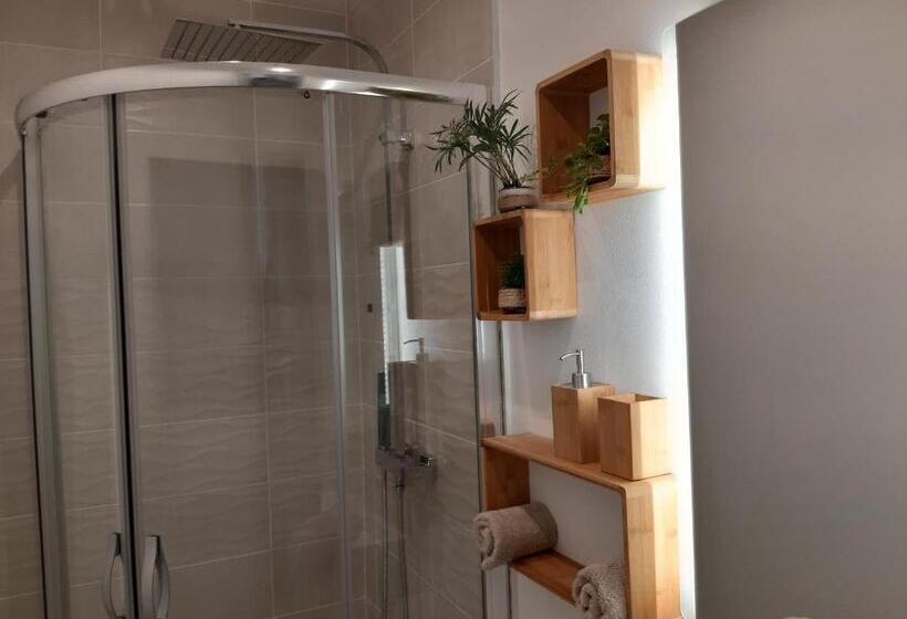Апартаменты 1 Спальня Вид на Сад, La Casita Sérignanaise