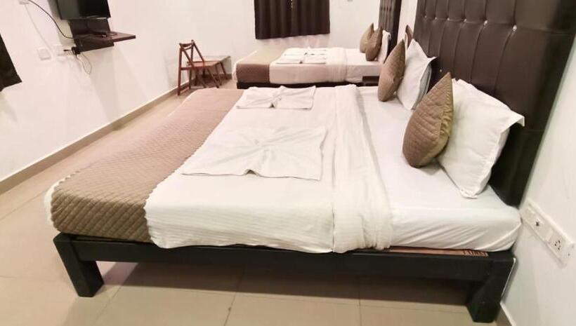 Familjesvit, Beach Comforts By Balaji Inn