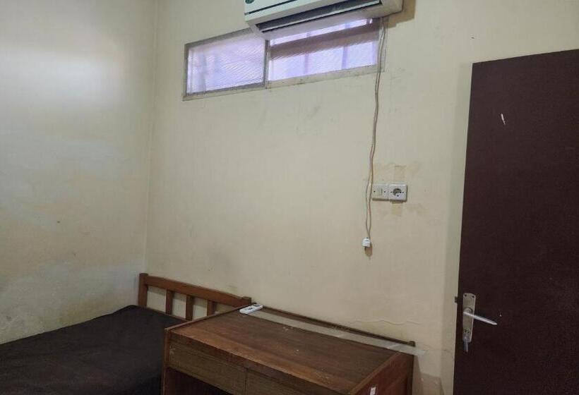 带大床的标准间, Oyo 93869 Regina Homestay Syariah