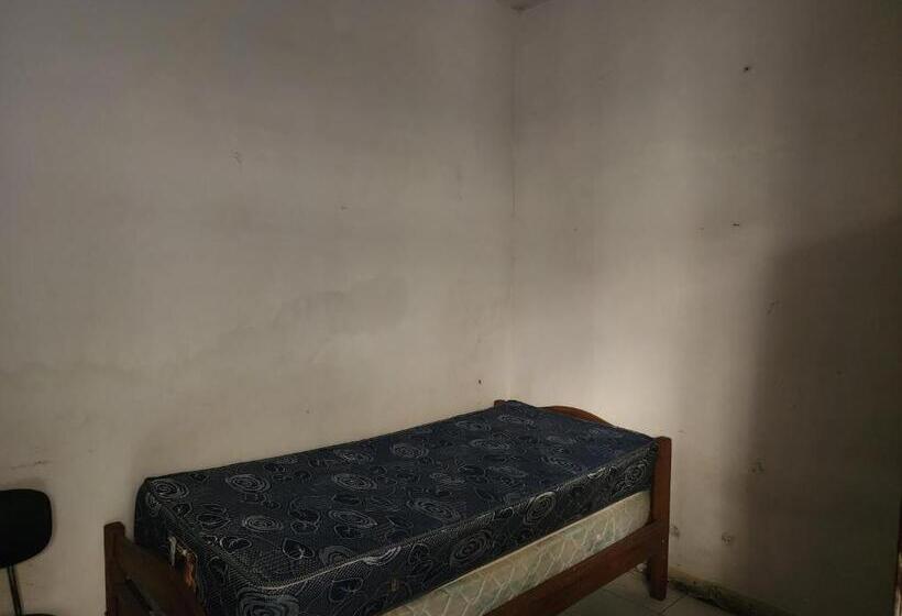 带大床的标准间, Oyo 93869 Regina Homestay Syariah