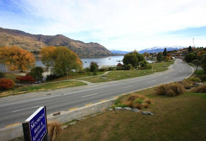 Standard studio with lake view, The Moorings Motel And Apartments