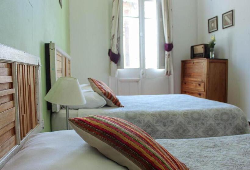 اتاق لوکس با بالکن, Nómada Eco Hostal