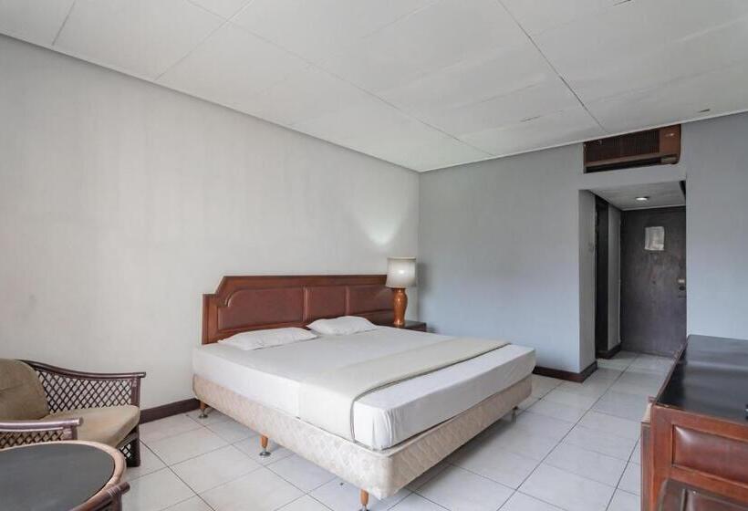 Номер Стандарт, Istana Hotel Bandung Mitra Reddoorz