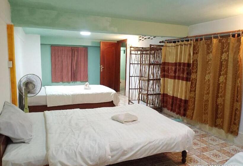غرفة قياسية ثلاثية حمام مشترك, Silver Dolphin Guesthouse & Restaurant