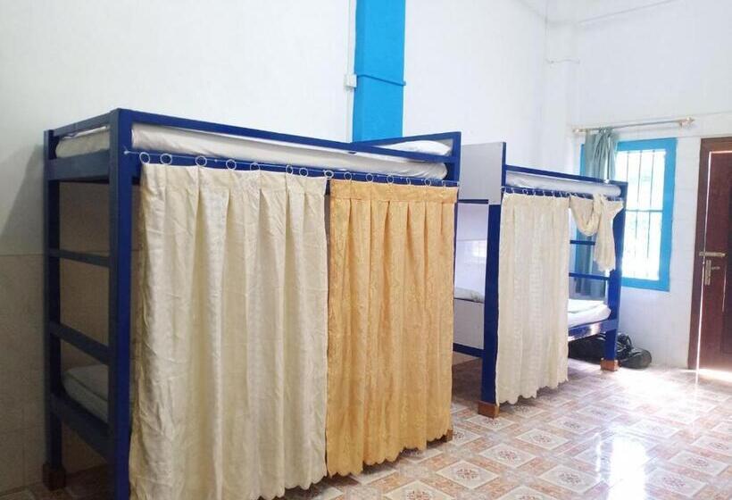 سرير فى غرفة مشتركه, Silver Dolphin Guesthouse & Restaurant