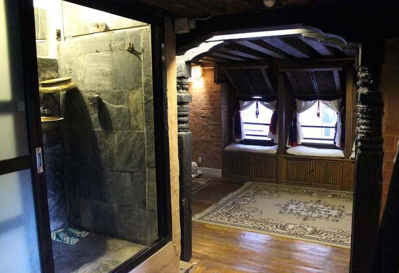 اتاق لوکس, Goathchen Guest House
