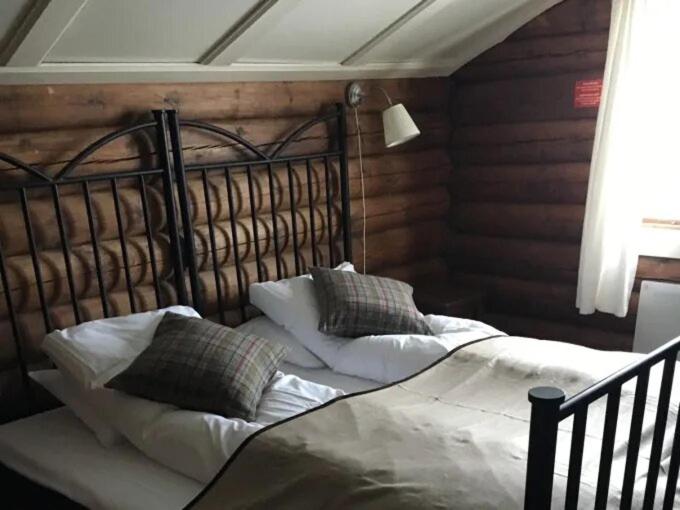 Quarto Estandar, Knutehytta