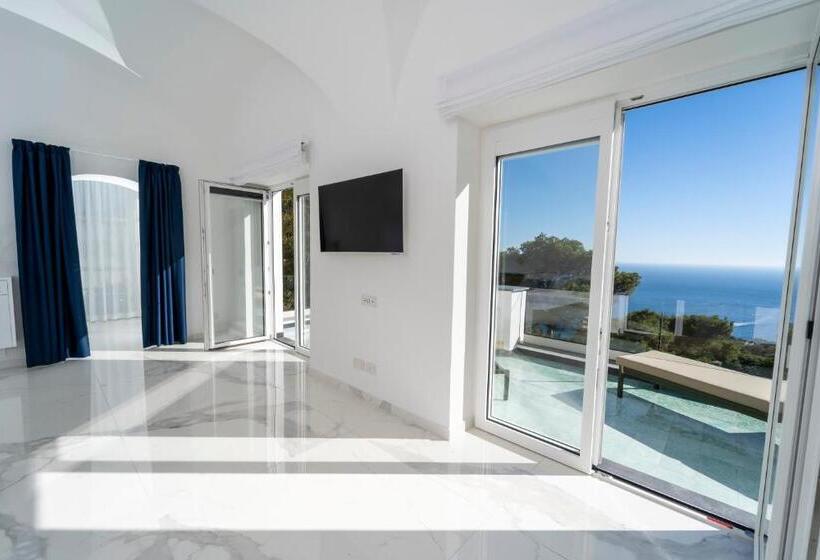 Номер Deluxe Вид на Море с Балконом, Villa L Ara