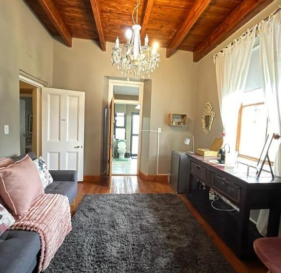 Семейный Номер Deluxe, Hephzibah Inn Guest House And Venue